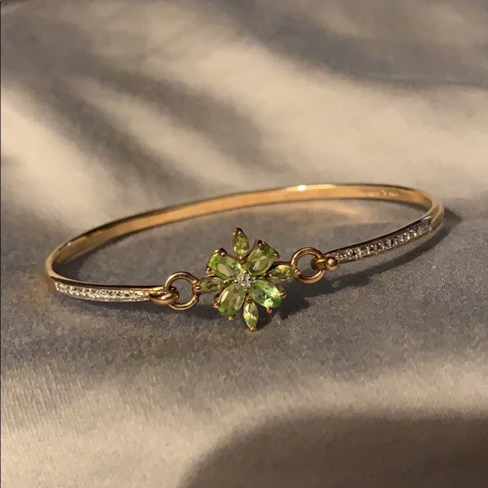 Green quartz bangle bracelet